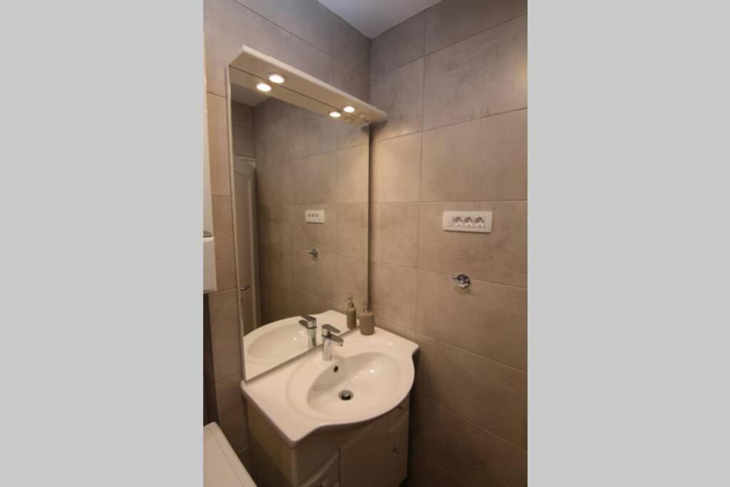 רייקה Fast Friend - Cozy Apartment In The Center With Private Garage מראה חיצוני תמונה